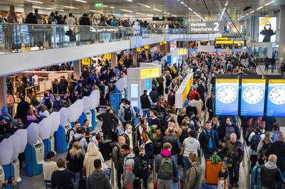 Schiphol is backing down again: maximum number of travelers again