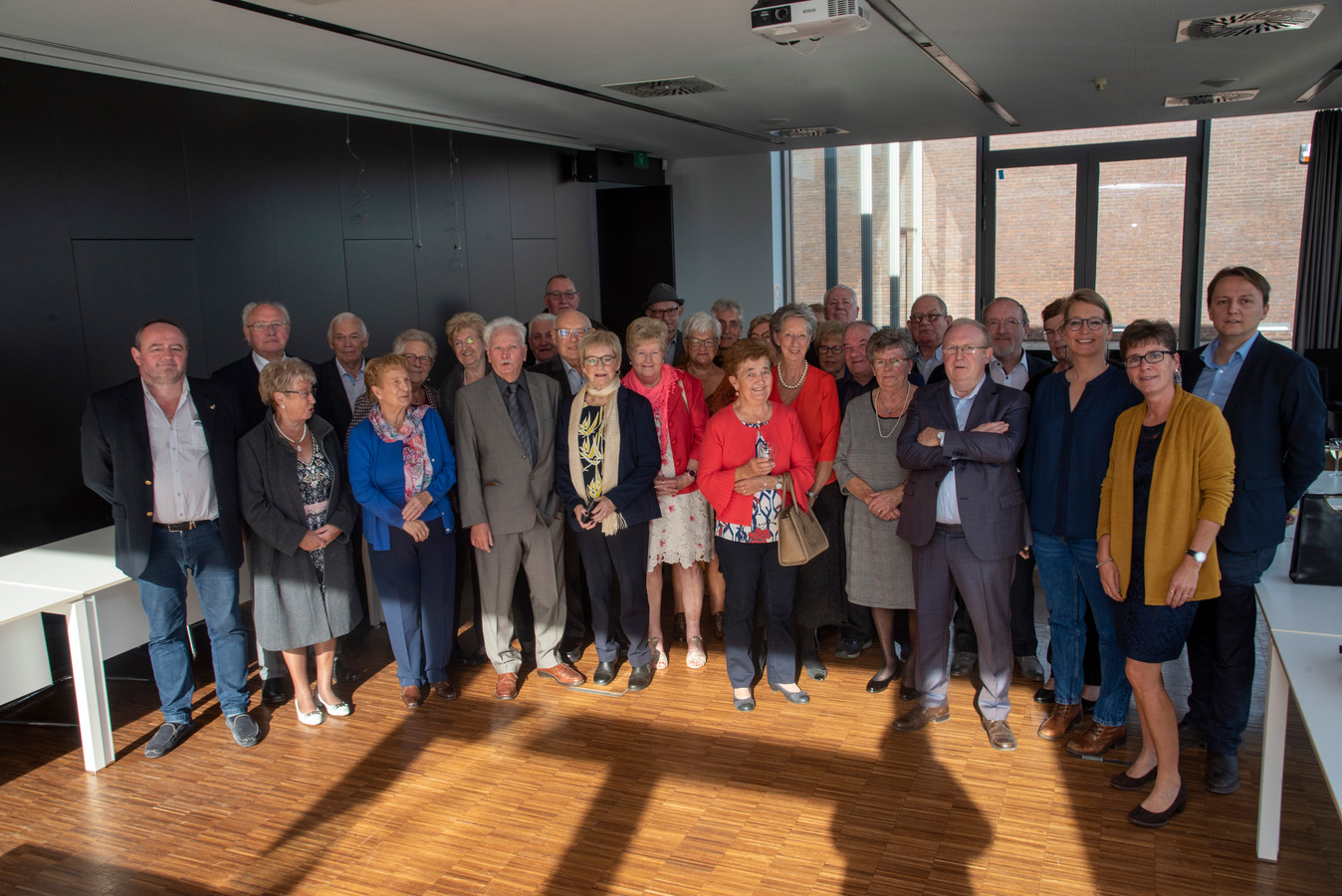 75jarige inwoners vieren feestje in Wichelen Foto hln.be
