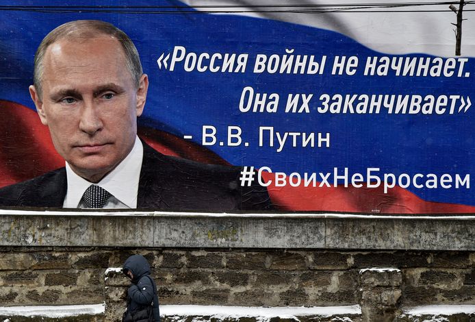 Affiche de Vladimir Poutine en Crimée (Simferopol, 10 mars): "La Russie ne provoque pas la guerre, elle y met fin"