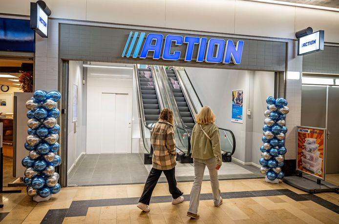 Dramatische openingsdag voor nieuwe Action: Man valt met elektrische ...
