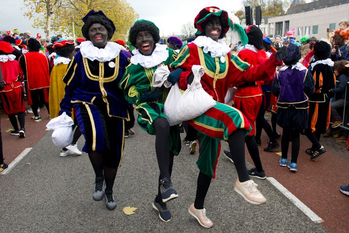 Adolescent Afleiden Array Voor- en tegenstanders Zwarte Piet willen actie tijdens intocht Sinterklaas  in Nijmegen | Sinterklaasintocht 2018 | gelderlander.nl