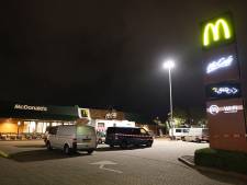 Twee doden bij schietpartij in McDonald's Zwolle: ‘Dader schoot zijn hele magazijn leeg’