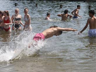 Bij tropische temperaturen hoort waterpret, maar onze weerman waarschuwt voor koudeschok: “Spring niet meteen het water in”