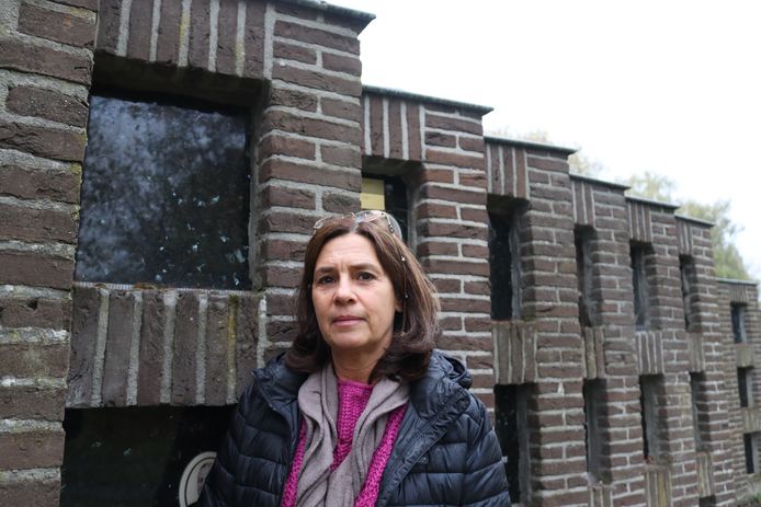 Kathleen Van den Branden merkte dinsdag dat de plaats van haar overleden grootouders in het columbarium leeggemaakt was