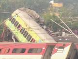Indiërs zoeken nog steeds naar slachtoffers na treinramp