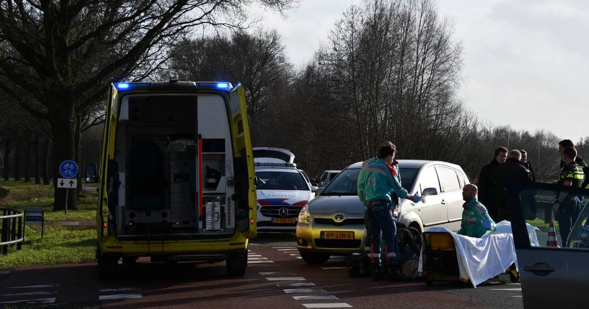 Fietser gewond bij ongeval op Nieuwe Daarlerveenseweg in Vriezenveen.
