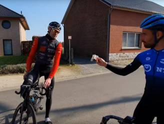 Campenaerts beloont milieubewuste wielertoerist: “Ik geef je 50 euro omdat je je papiertje in je achterzak stak”