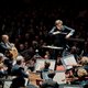 Sibelius en Mozart klinken in de handen van dirigent Klaus Mäkelä glashelder en puntgaaf ★★★☆☆