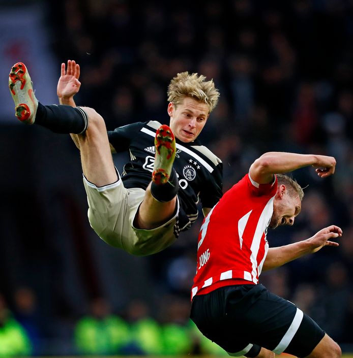 Frenkie de Jong en Luuk de Jong tijdens PSV-Ajax (3-0).
