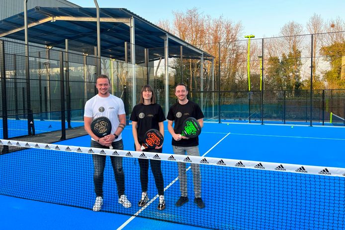 Dankzij Yannick, Karen en Glennkan je voortaan aan de inrit van het industriepark terecht bij Padel Erpe-Mere.