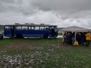 Organisatie MiGreat heeft een bus geplaatst voor het aanmeldcentrum van Ter Apel. Vluchtelingen kunnen er beschut zitten.