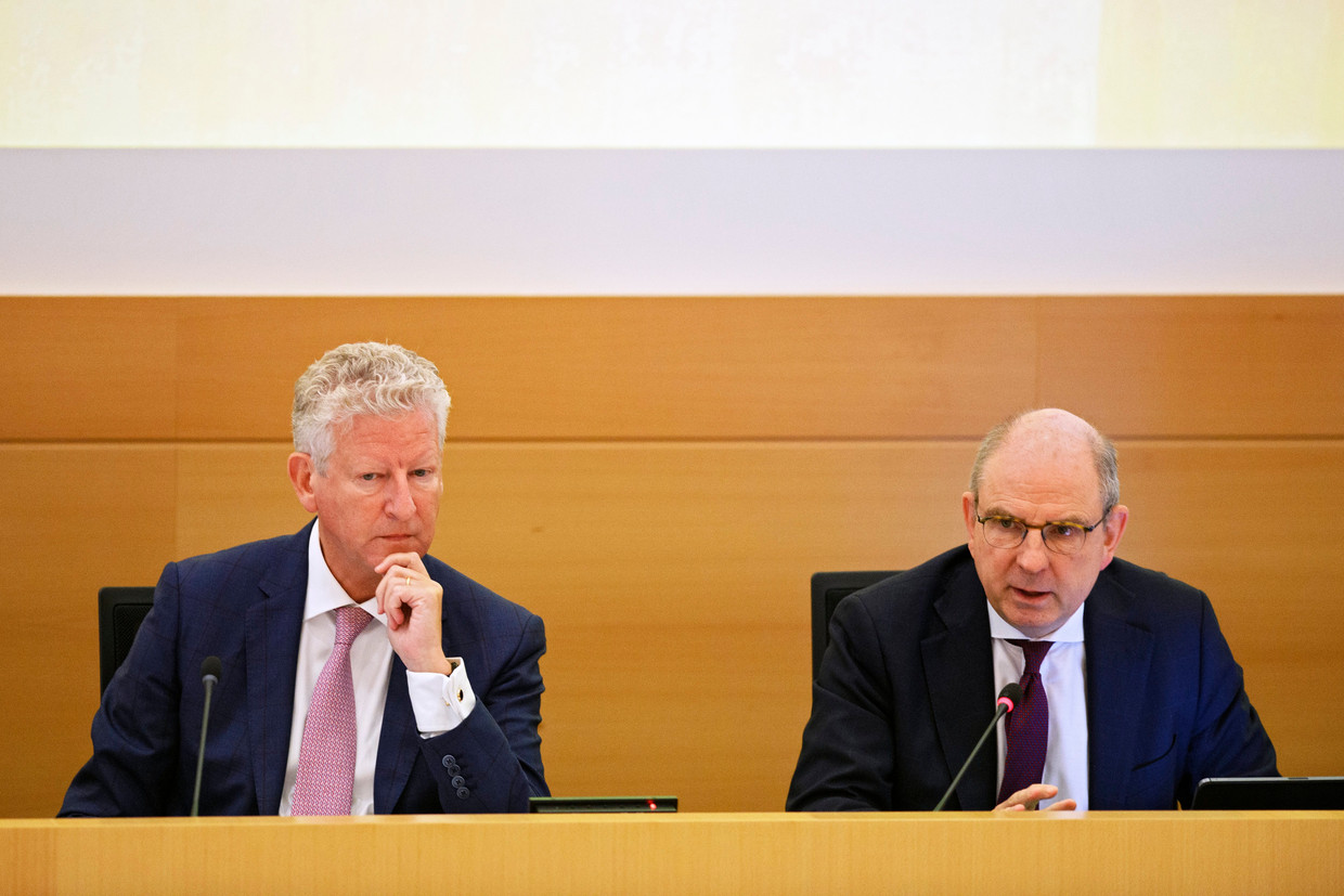 Federale ministers Pieter De Crem and Koen Geens. Beeld Photo News