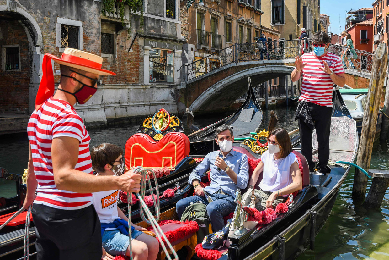 Wisatawan menjadi terlalu gemuk, sehingga Venesia menyesuaikan jumlah maksimum penumpang gondola