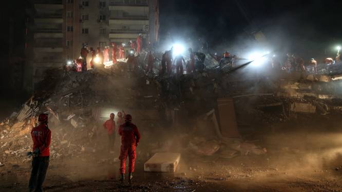 Zware aardbeving met kracht van 7,8 treft zuiden Turkije: mensen onder het puin vragen hulp via sociale media 