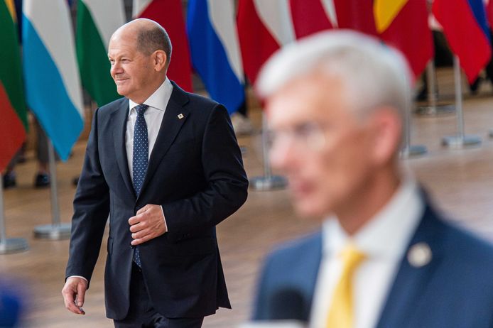 Duits bondskanselier Olaf Scholz tijdens zijn aankomst bij de Europese top gisteren.