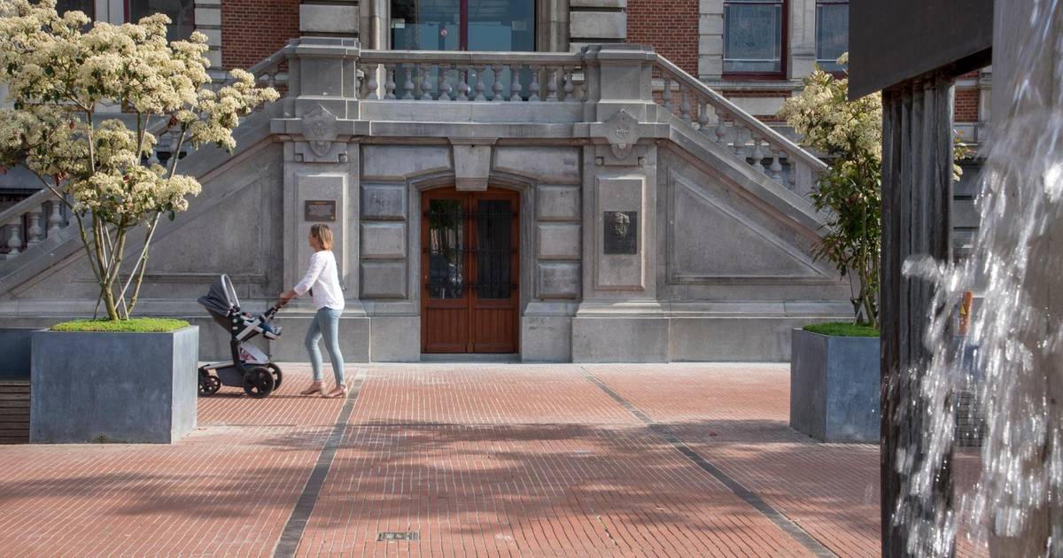 Nieuwe pui aan oud gemeentehuis bijna klaar Wetteren hln.be
