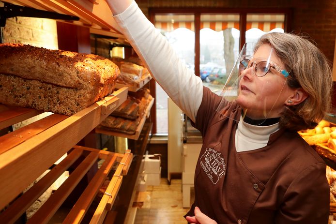 Dinsdag (foto) gingen de laatste broden over de toonbank, woensdag is er geen brood bij bakkerij Ten Have in Nijkerk.
