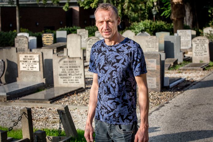 Colin van den Akker heeft met een aantal andere consumenten een kort geding aangespannen en gewonnen tegen uitvaartverzekeraar Yarden vanwege de omzetting van zijn uitvaartpolis.