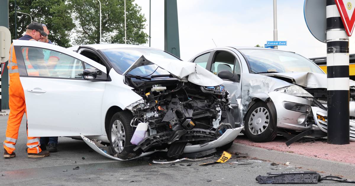 Forse botsing op N789 tussen Apeldoorn en Dieren.