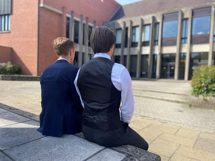 Joran en Bavo aan de rechtbank in Brugge.