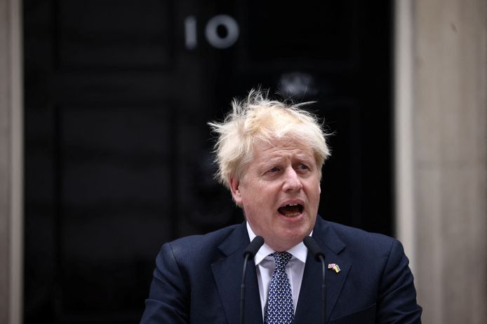 Boris Johnson tijdens zijn ontslagspeech voor zijn ambtswoning in Downing Street.