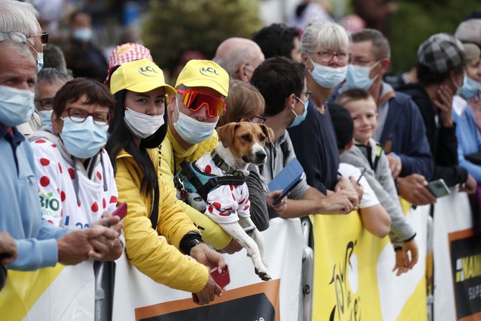 Ook eerder deze Tour waren er al de nodige supporters met een mondkapje te zien.