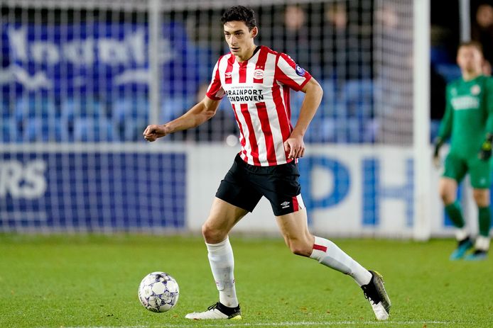 Maxime Soulas in het shirt van PSV.