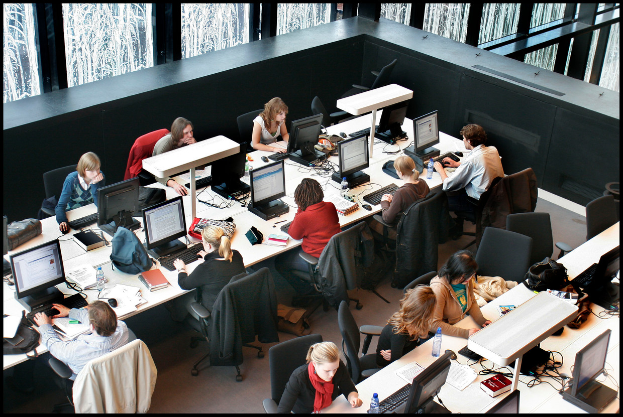 Het aandeel vrouwelijke studenten in het hoger onderwijs zit al vanaf de ­jaren vijftig in de lift, al zijn vrouwen bij de technische opleidingen nog ondervertegenwoordigd. Beeld Maarten Hartman