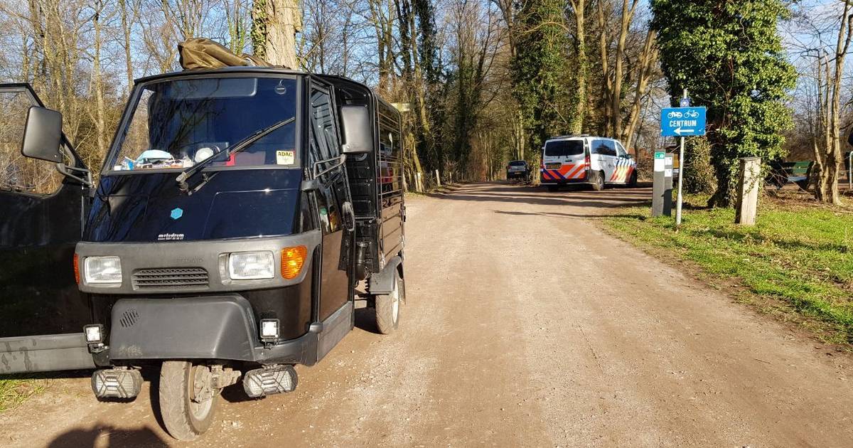 Fietser raakt gewond bij botsing met overdekte Vespa in Winterswijk.