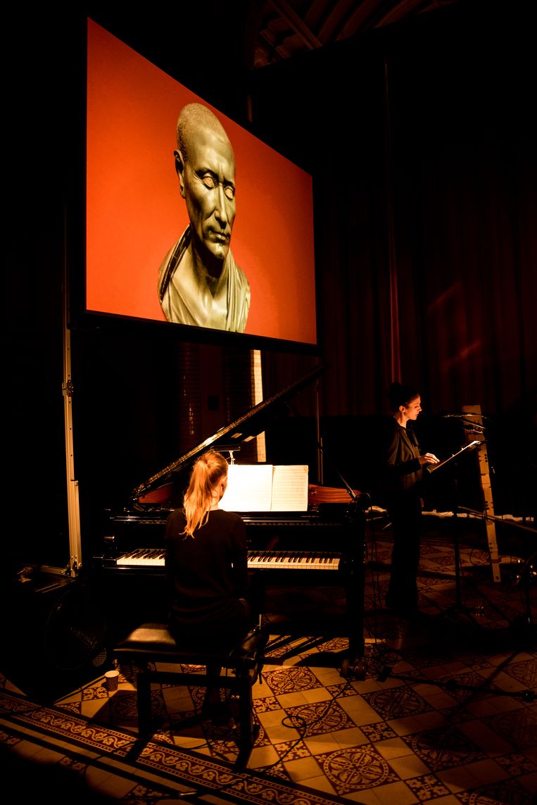 Pianist Saskia Lankhoorn en zangeres Michaela Riener in de concertserie De Link in Tilburg. Beeld Jan Mulders