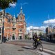 Opinie: ‘Maak Amsterdam aangenamer en geef fietsers en voetgangers meer ruimte’