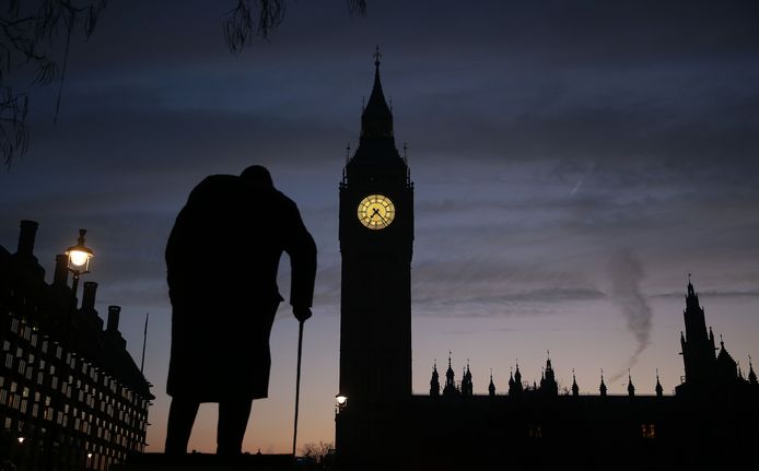 Een standbeeld van de grote Winston Churchill voor Big Ben.