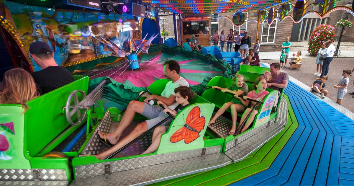 Op de kermis in Vught: 'In de rups wordt nog volop gezoend' | Op de ...