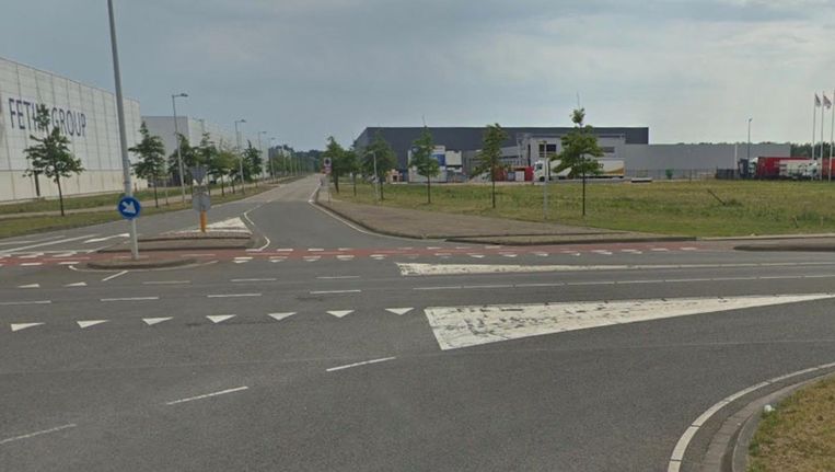 Automobilist zwaargewond na aanrijding vrachtwagen.