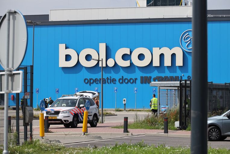 Het distributiecentrum van bol.com in Waalwijk, waar een overval plaatsvond. Beeld ANP