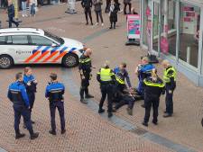Politie rukt massaal uit voor arrestatie in binnenstad Apeldoorn
