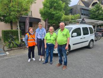 Seniorenverenigingen kunnen dienstwagen van Zeventiendorpen lenen als volgwagen bij fietstochten