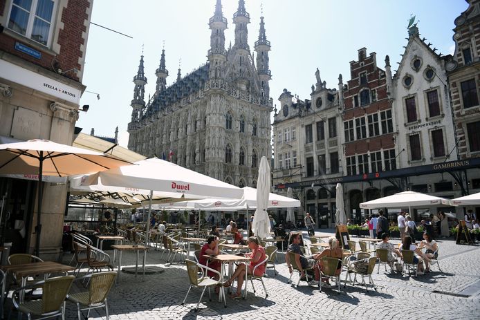 De Grote Markt in Leuven: uitbaters hopen het geleden verlies goed te maken in de lente en de zomer.