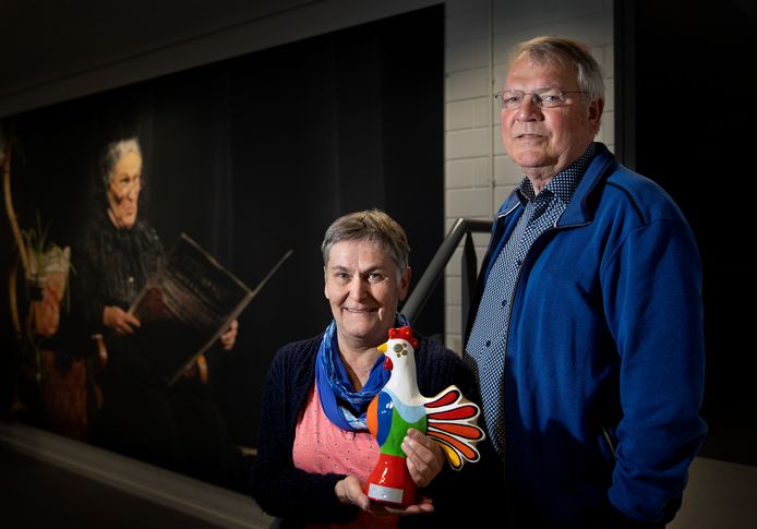 Diel Feijen (links) en Johan Mathijssen wisten als schrijversduo Junt de Willem Ivenprijs in de wacht te slepen.