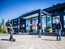Daklozen van hotel misschien naar wooncontainer op bouwterrein