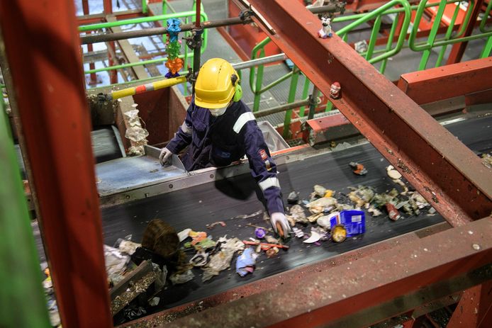 Een sorteerinstallatie voor verpakkingen van Attero in Wijster. Verbetering van sorteertechnieken is een van de voorwaarden om plastics beter te kunnen recyclen.