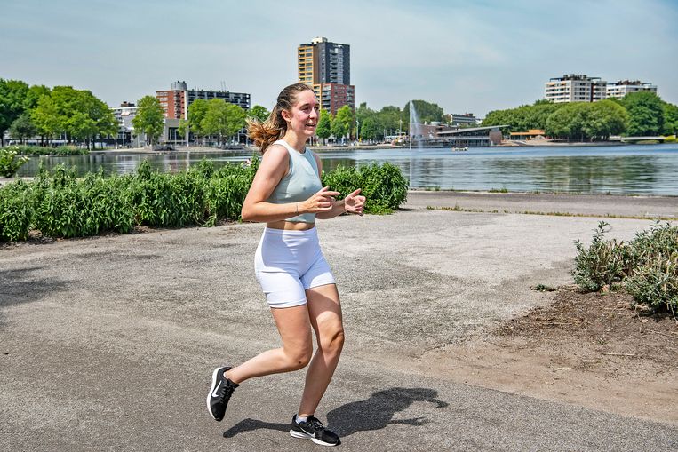 Hardlopen langs de Sloterplas in Amsterdam. Beeld Guus Dubbelman / de Volkskrant