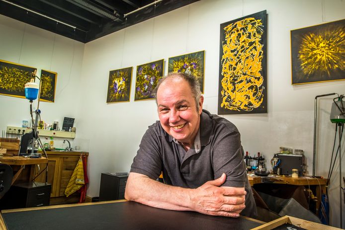 Max Kolbrink. Hij was maar een clown, maar na corona niet meer. Nu schildert hij, als kunstenaar herboren. „Ik had nooit voor mogelijk gehouden dat ik weer zo’n zelfde passie zou kunnen voelen als voor het clownen.”