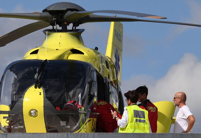 Via een helikopter werd Chris Froome van het ziekenhuis van Roanne naar een ander ziekenhuis vervoerd.