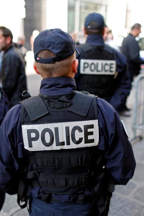 Un couple de jeunes radicalisés inculpé et écroué en France