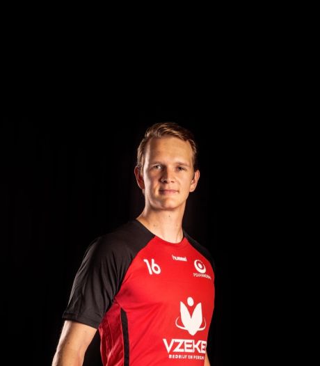 David de Witt van PSV is blij dat hij nog kan handballen: ‘Was te vroeg voor mijn pensioen’