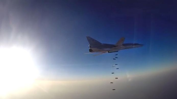 Een Russisch vliegtuig laat bommen los boven Syrië