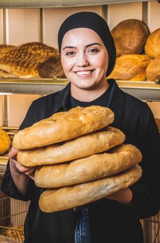 “Dit brood eet je niet met de typische vleessalades, wél met vers vlees”: 4 wereldse broodspecialiteiten die je moet proeven