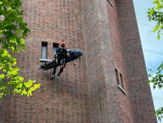 Arbeider maakt val van vijftal meter in watertoren in Niel