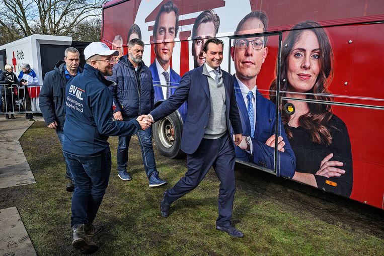 FvD-voorman Thierry Baudet greep de demonstratie aan om campagne te voeren. Beeld Guus Dubbelman / de Volkskrant